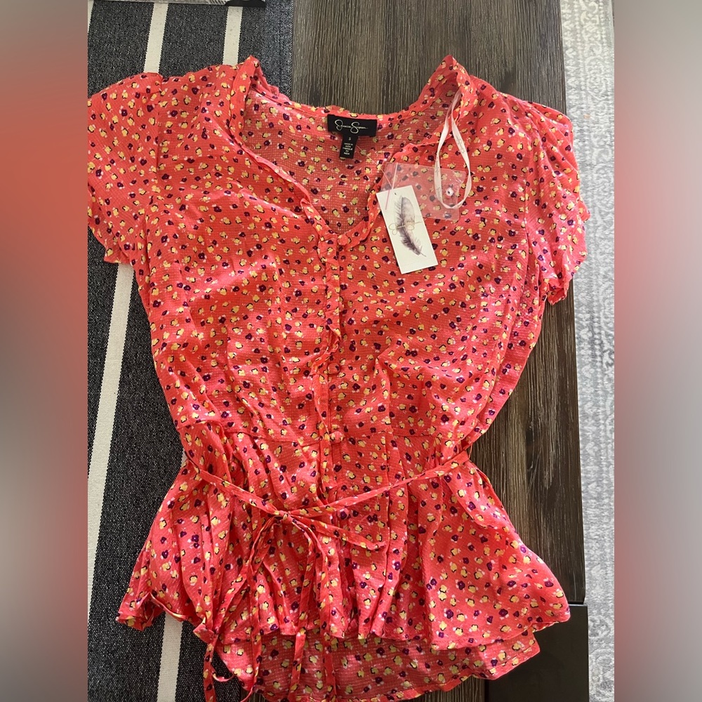 small colorful jessica’s simpson shirt